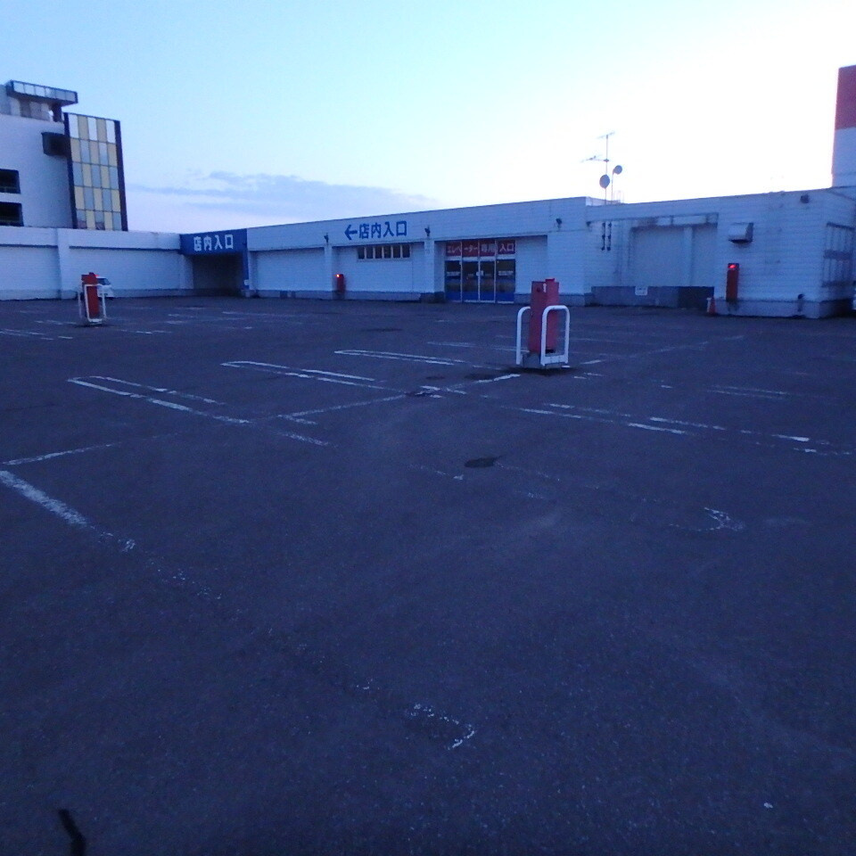 ケーズデンキ小樽店の駐車スペース施工前